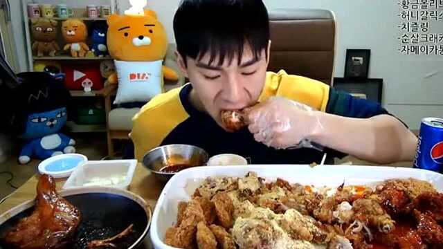 Eat A Small Brother To Eat Chicken Legs Fried Chicken I Feel That He