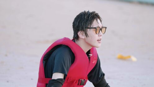EP2: A "Not-Falling-into-Water" Challenge? Xu Yiyang Acts Cute and Oscar Lets Her Win