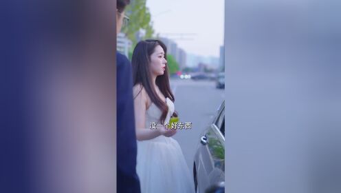 报复渣男后，我转身嫁给他小叔_1
