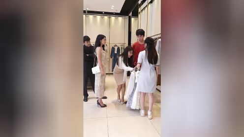 벼락 결혼 후 비밀 갑부의 최애로 됨 (영어편)_17회