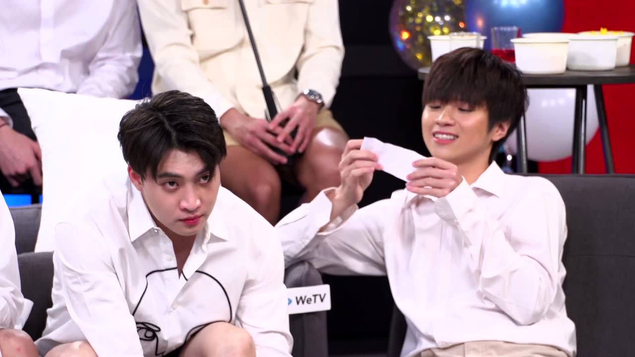 ตัวอย่าง: บังเอิญLive Graduation Party