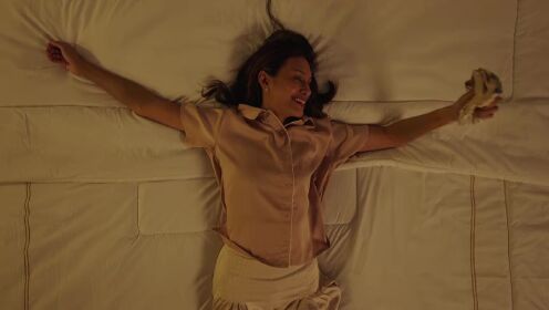 Deleted Scene: Sonya kasmaran, senyum-senyum sendiri | Tante Sonya