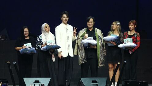 Hoki setahun dipake foto bareng Xu Kai?! | WeTV Global Ambassador