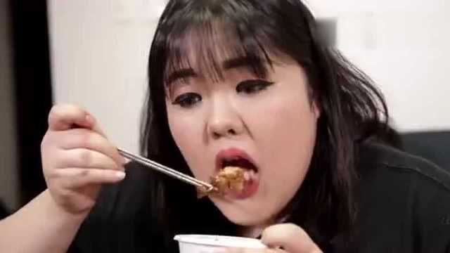 Barbecue sister Xiubin soobin eats sowing and steaming chicken, wow, so ...