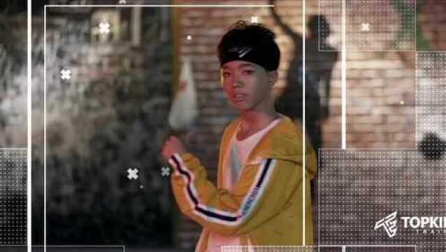 TOPKING EX member Hu Jiawei, Bai Yukun double dance MV مشاهدة على الانترنت