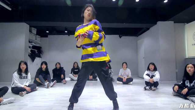 Chongqing Yubei Longku Street Dance Xiao Kong Teacher Classroom ...