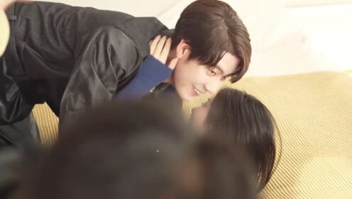 Sugar Levels Maxed! Honey Love Couple Kisses Everywhere